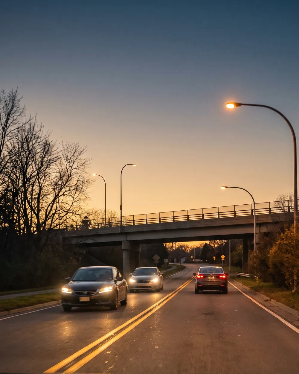Carretera despejada con faros suavizados (simulación)